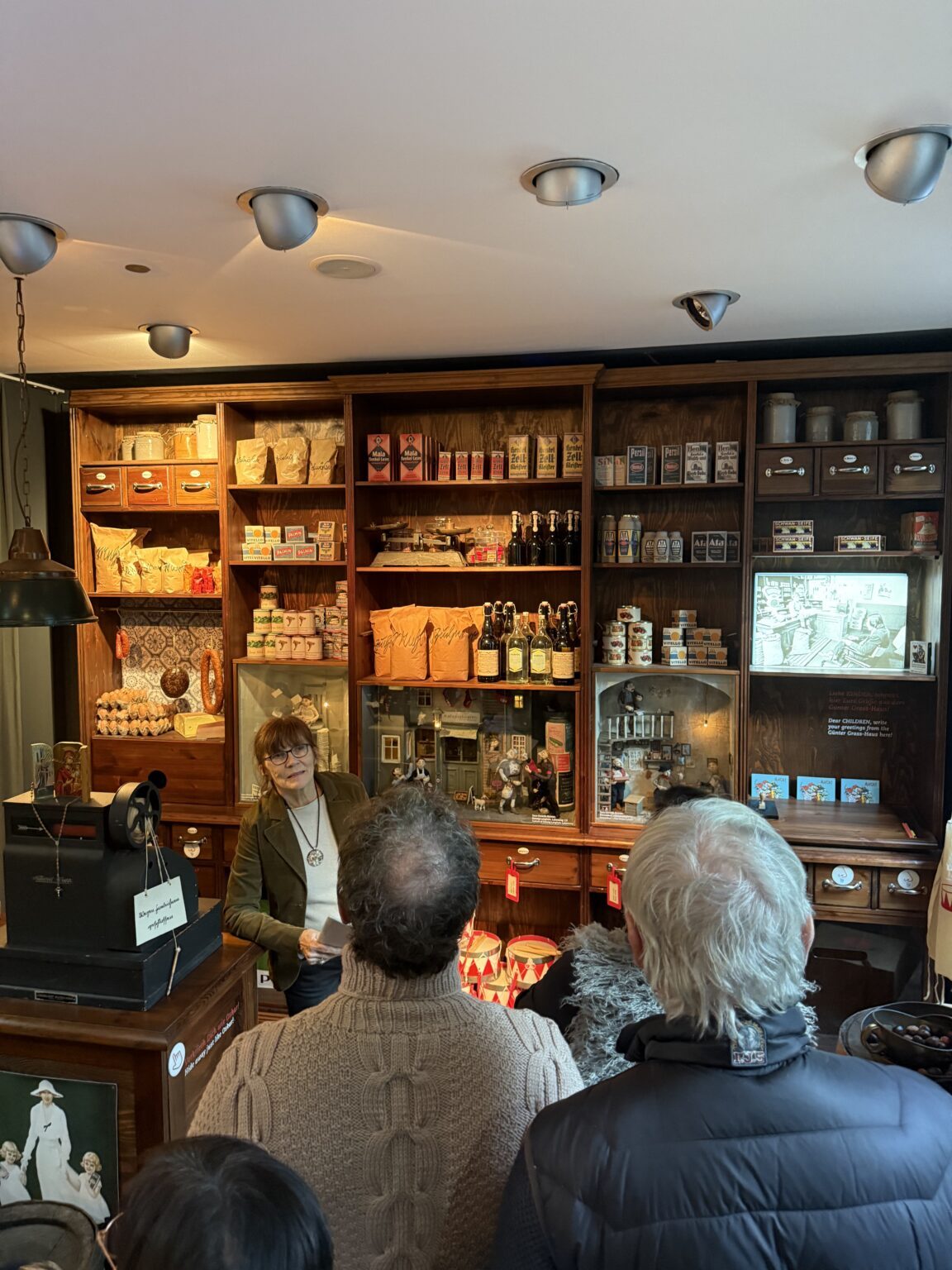 Führung durch eine historische Apotheke in Lübeck